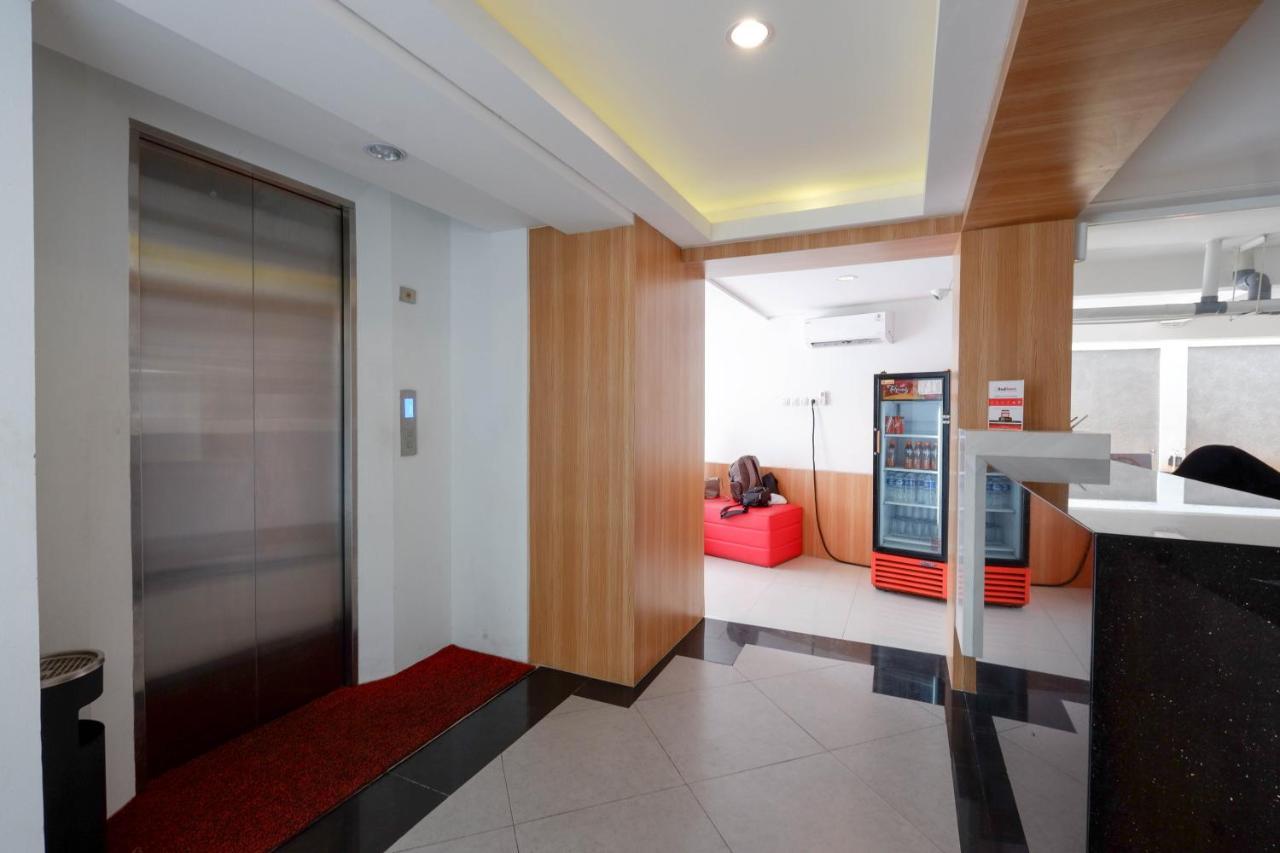 Reddoorz Near Ciputra Mall Simpang Lima Hotel 3*